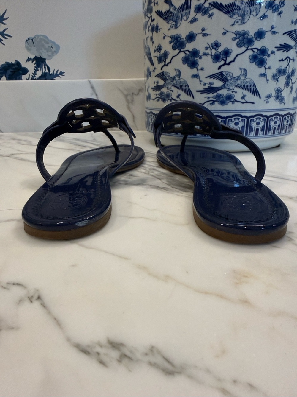 Tory Burch Navy Patent Logo Thong Sandals - Picture 3 of 8